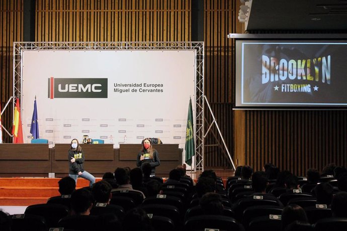 Lara Diago y Alicia Salcedo durante su intervención en la primera de las sesiones.