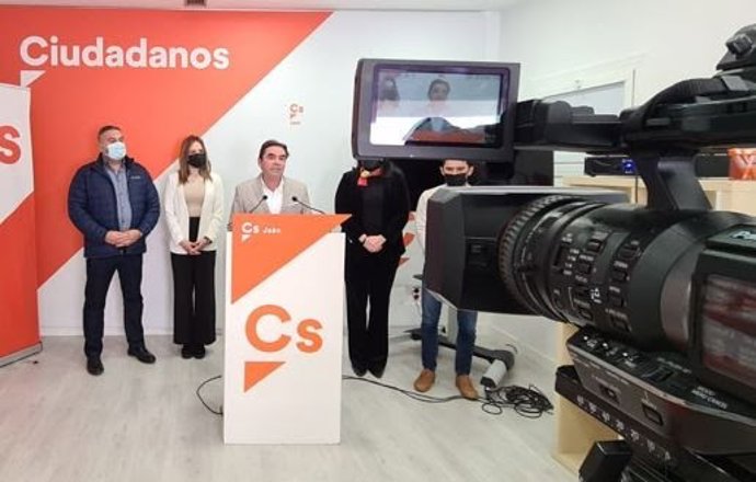 Archivo - Miguel Moreno, junto a otros miembros de Cs.