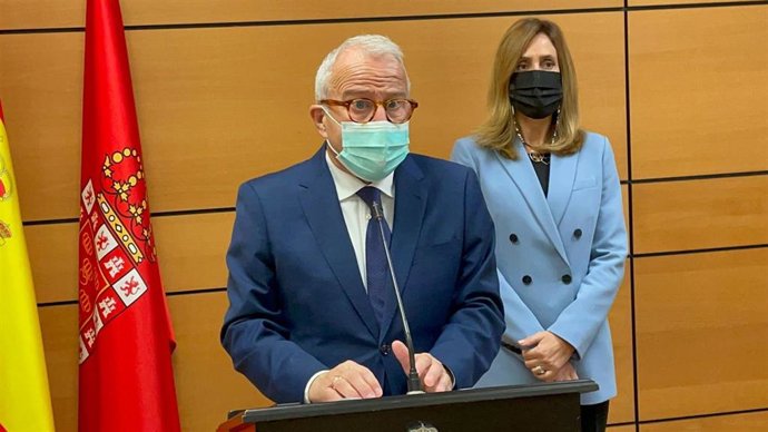 Los concejales del PP en Murcia Felipe Coello y Pilar Torres