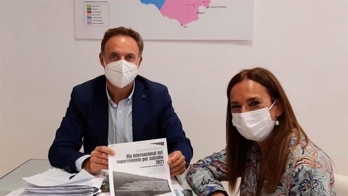 David de la Encina con la presidenta de Ubuntu, María Jesús de León Morgado.