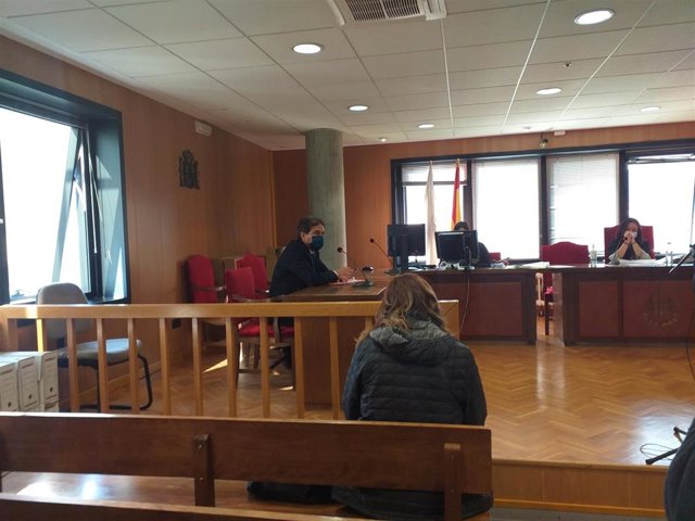 La gerente de la naviera Nabia, acusada en el juicio por la sobreventa de billetes de barco a las islas Cíes, en el verano de 2017.