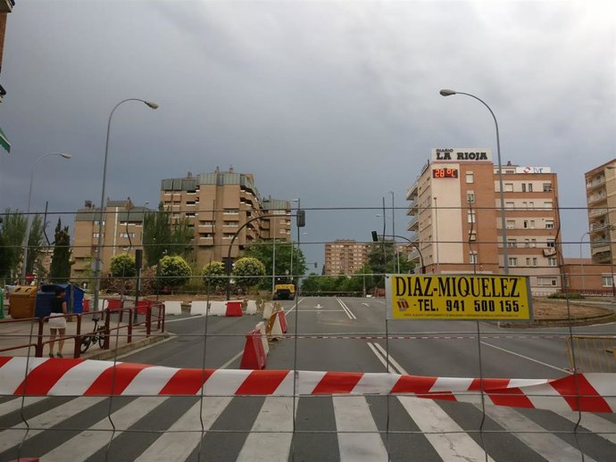 Archivo - Obras en el nudo de Vara de Rey de Logroño (julio 2019)