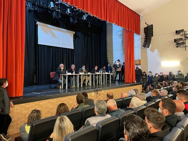 Reunión de tabaqueros en Talayuela