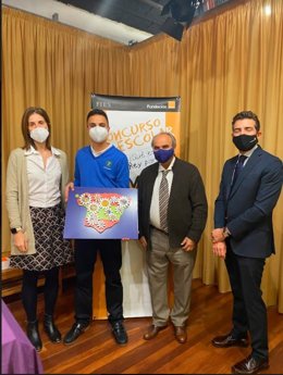 Archivo - Tristán Terán, conPaloma Fernández Rodríguez, responsable del Servicio de Orientación Educativa y Formación del Profesorado ; Juan Carlos Corniero, representante institucional de FIES; y Óscar Aragón Fernández, responsable de Orange.