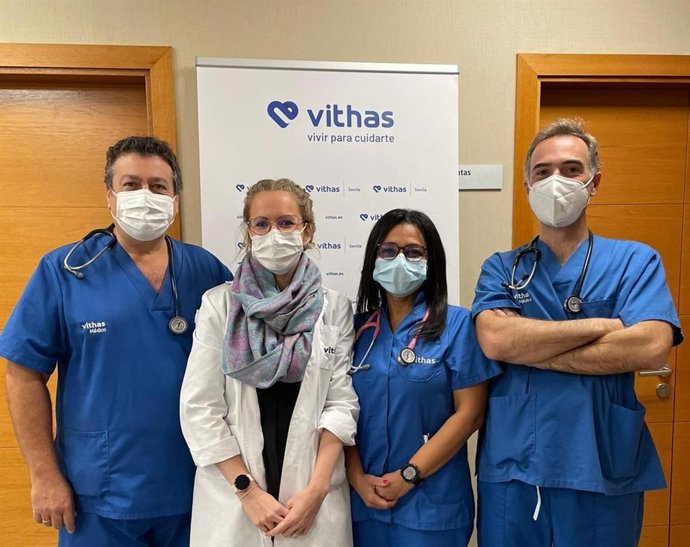 Equipo de profesionales del Hospital Vithas Sevilla que ha recibido el primer premio en la categoría de 'Comunicación Oral Larga' en el II Congreso de la Sociedad Española de Calidad Asistencial (SECA).