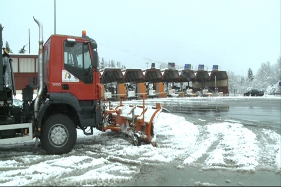 Archivo - Nieve, quitanieves (Euskadi)