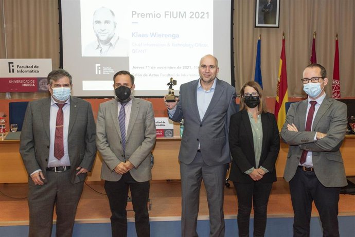 Entrega del Premio FIUM a Klaas Wierenga, creador de la red Eduroam