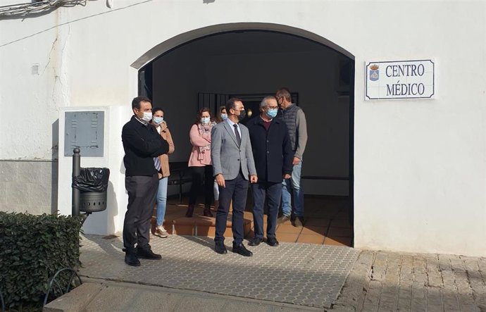 Visita al centro de salud de El Pedroso