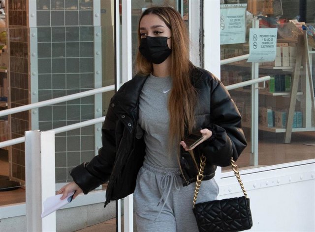 Julia Janeiro acudió a una farmacia tras la revisión de su operación de aumento de pecho