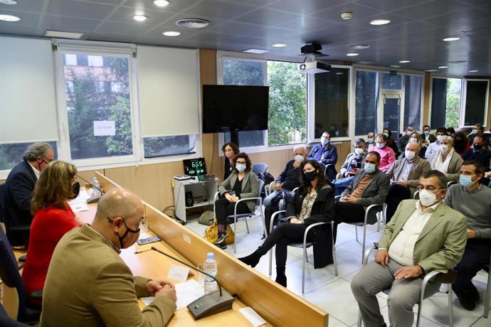 Encuentro de representantes del Govern y ayuntamientos en la sede de la Felib.