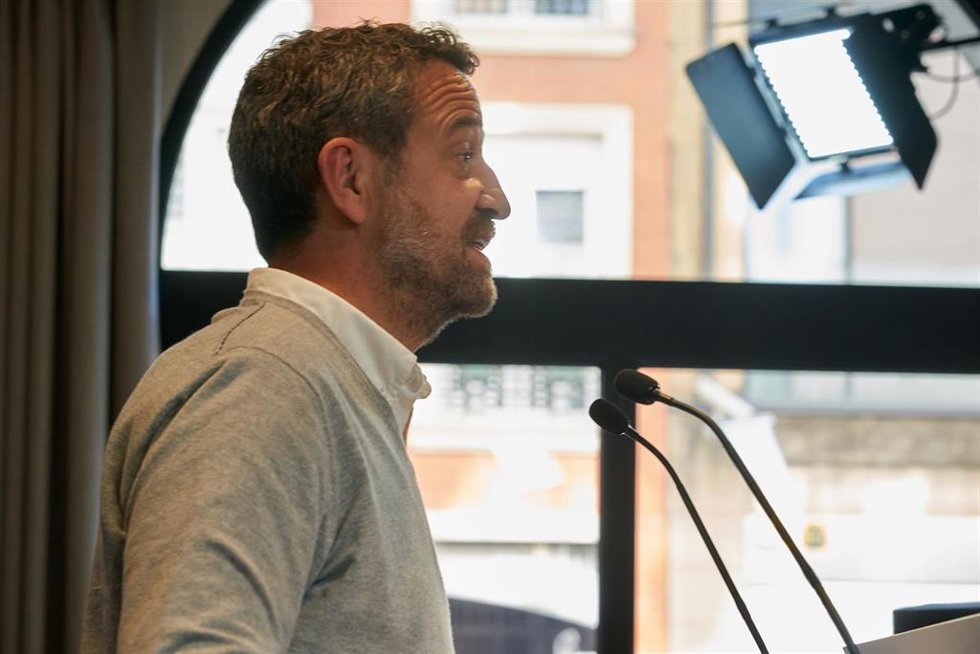 El vicesecretario nacional de Participación del PP, Jaime de Olano, interviene en el Encuentro sobre memoria del PP vasco, en el Hotel Ciudad de Vitoria, a 23 de octubre de 2021, en Vitoria, Álava, País Vasco, (España). El PP vasco organiza este encuent