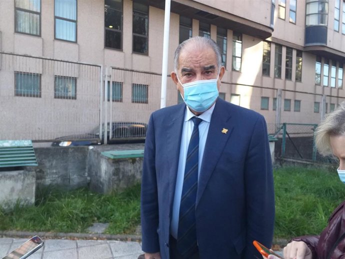 El empresario y presidente de la Cámara de Comercio de Pontevedra, Vigo y Vilagarcía de Arousa, José García Costas, a su salida del juzgado tras declarar como investigado por supuesta prevaricación administrativa.