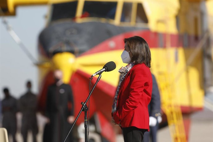 La ministra de Defensa, Margarita Robles, interviene en la celebración del 50 aniversario de la creación del 43 Grupo de Fuerzas Aéreas