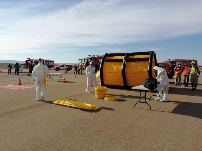 El aeropuerto de Zaragoza realiza un simulacro de accidente aéreo y, por primera vez, incorpora material radiactivo
