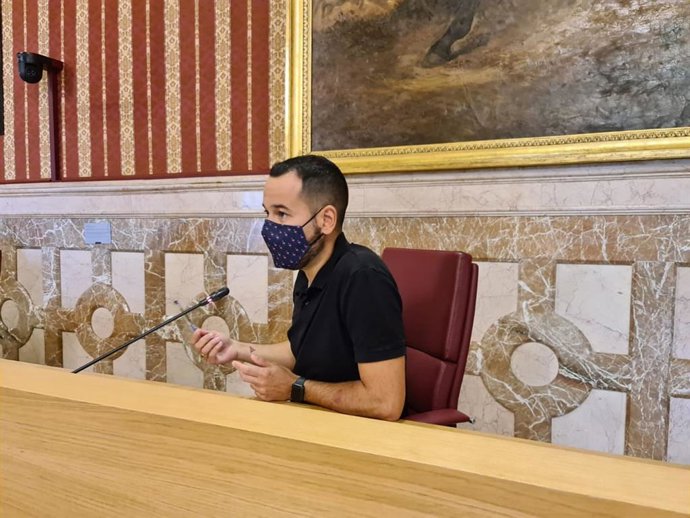 Archivo - Imagen de archivo de Daniel González Rojas en el Pleno del Ayuntamiento de Sevilla.