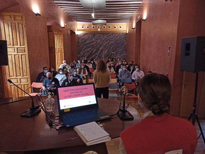 Jornada sobre atención a personas sin techo durante la campaña de la aceituna.