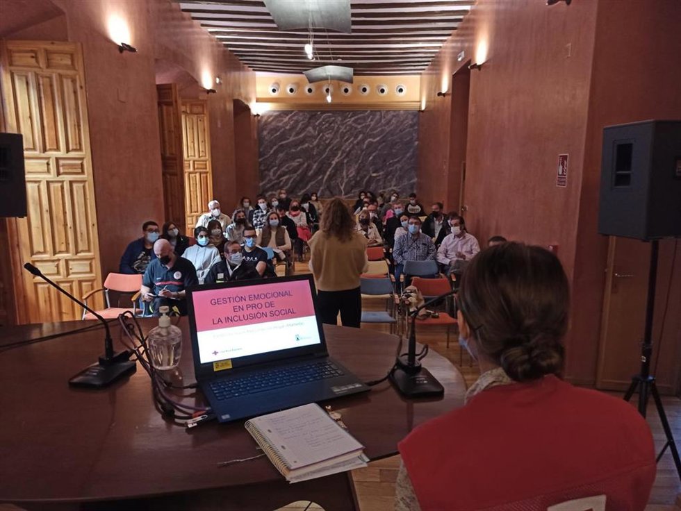 Jornada sobre atención a personas sin techo durante la campaña de la aceituna.