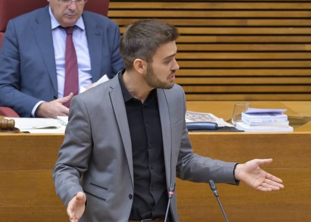 Archivo - El portavoz de Compromís en Les Corts Valencianes, Fran Ferri, en una imagen de archivo