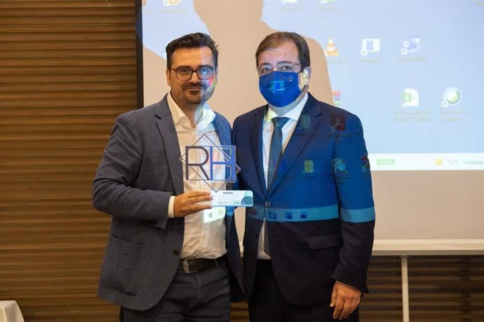 El CEO de Neo CK y el presidente de la Junta de Extremadura, Guillermo Fernández Vara