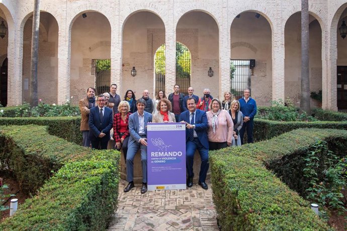 Presentación de 'Remando contra la violencia de género' en el Palacio de los Marqueses de la Algaba.