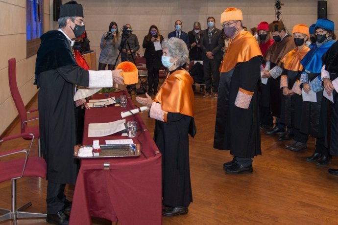 El rector de la UdL, Jaume Puy y Lourdes Beneria.