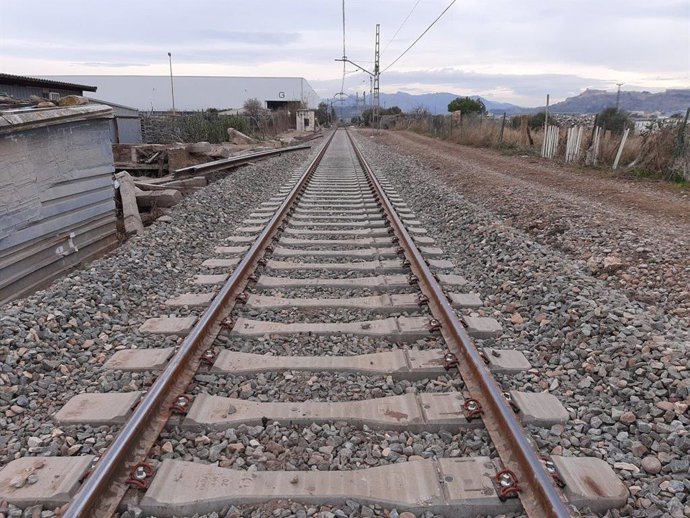 Archivo - Vía de la terminal de mercancías de Sagunt