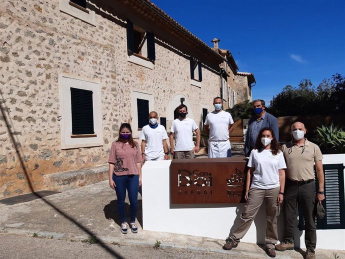 Visita del Consell al refugi de Can Boi.