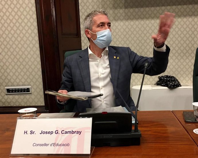 El conseller de Educación Josep Gonzlez-Cambray en el Parlament