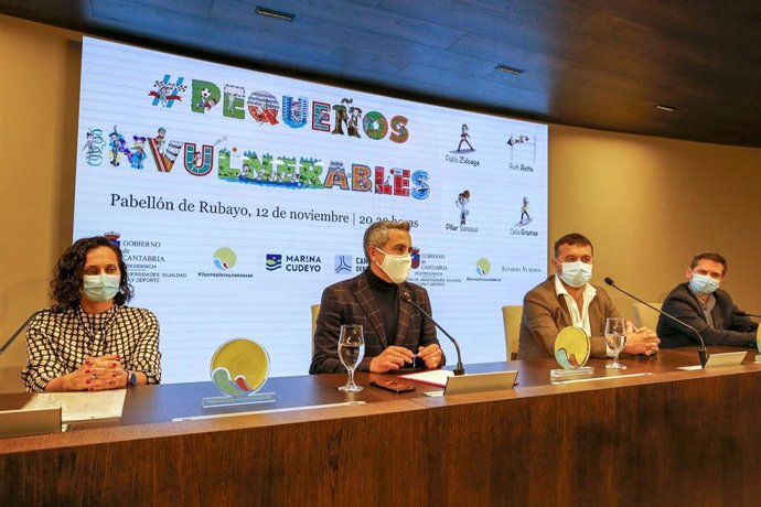 El vicepresidente y consejero de Universidades, Igualdad, Cultura y Deporte, Pablo Zuloaga, presenta en rueda de prensa el evento #PequeñosInvulnerables.