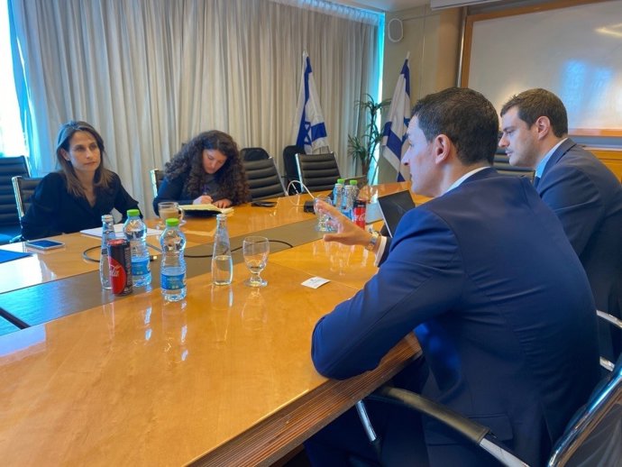 La ministra dInnovació, Cincia i Tecnologia israeliana, Orit Farkash-Hacohen, reunida con el ministro de Presidencia, Economía y Empresa andorrano, Jordi Gallardo.