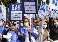 Técnicos de enfermería exigen ante el Parlamento "que se eliminen los obstáculos" para su reclasificación profesional