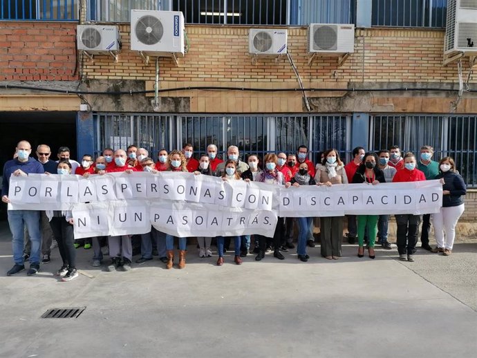 Centros de discapacidad andaluces protestan para mostrar su "grave" situación y su "deficitaria" financiación pública