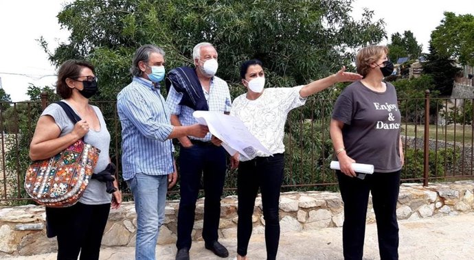 Visita a Estellencs de la consellera insular de territorio, María Antnia Garcías.