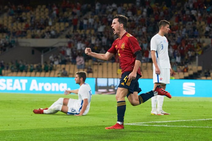 Archivo - Hugo Guillamon of Spain U-21 celebrates a goal during the European Championship 2023 Qualifier match between Spain U21 and Slovakia U21 at La Cartuja Stadium on October 8, 2021 in Sevilla, Spain