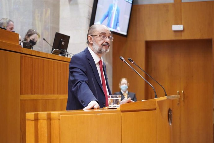 Debate.- Lambán pide a Beamonte (PP) que salga "de la cueva" y vea los resultados de la gestión del Gobierno de Aragón