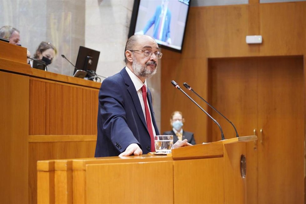 Debate.- Lambán pide a Beamonte (PP) que salga "de la cueva" y vea los resultados de la gestión del Gobierno de Aragón