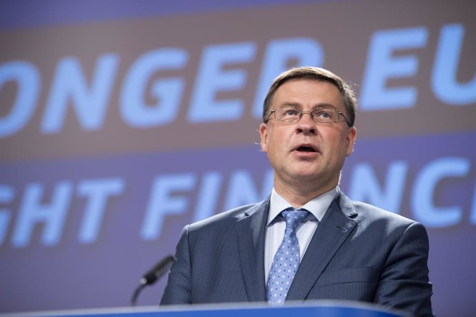 Archivo - HANDOUT - 20 July 2021, Belgium, Brussels: Executive Vice President of the European Commission for An Economy that Works for People Valdis Dombrovskis holds a joint press conference with the EU commissioner in charge of financial services, fin