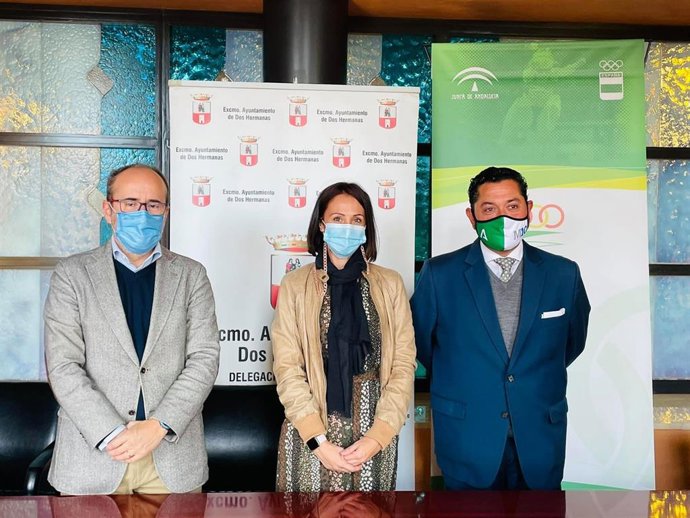 Imagen de la firma del convenio entre el Ayuntamiento de Dos Hermanas y la Fundación Andalucía Olímpica