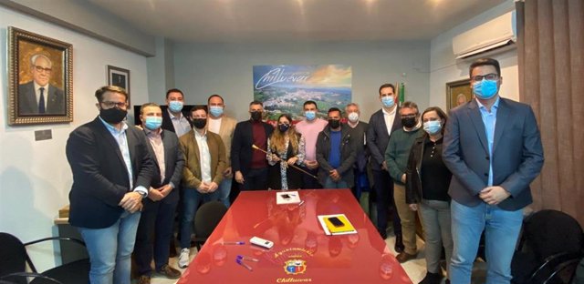 La nueva alcaldesa de Chilluévar (Jaén), con alcaldes y responsables del PSOE