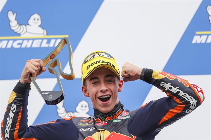 Archivo - El piloto español Pedro Acosta, campeón del mundo de Moto3