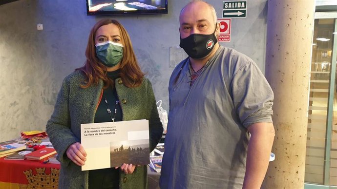 Virginia Barcones junto a Iván Aparicio en la clausura de la Semana de la Memoria Histórica en Soria.