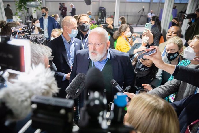 11 November 2021, United Kingdom, Glasgow: Frans Timmermans (C), Executive Vice President of the European Union Green Deal, speaks to media at the UN Climate Change Conference COP26. Photo: Christoph Soeder/dpa