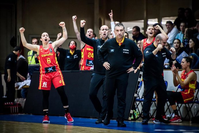 El seleccionador español femenino de baloncesto, Miguel Martínez Méndez
