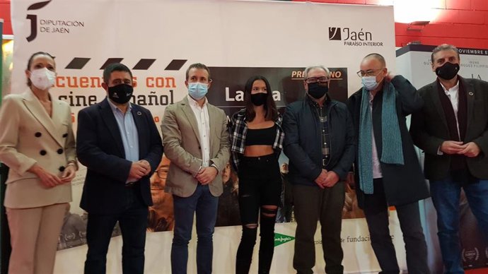Foto de familia con motivo del preestreno de la película 'La Hija'