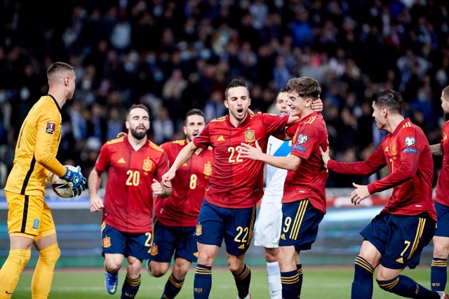 Sarabia celebra el gol de penalti ante Grecia