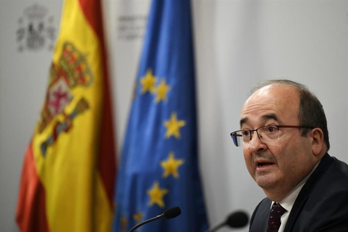 El ministro de Cultura, Miquel Iceta, anuncia la ganadora del Premio Cervantes 2021, en el Ministerio de Cultura y Deporte, a 10 de noviembre de 2021, en Madrid (España).