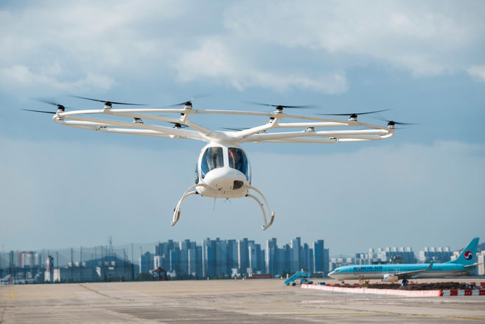 Bildunterschrift Hauptfoto: Volocopter 2X takes flight at Gimpo Airport during MOLIT K-UAM Event, Republic of Korea MOLIT