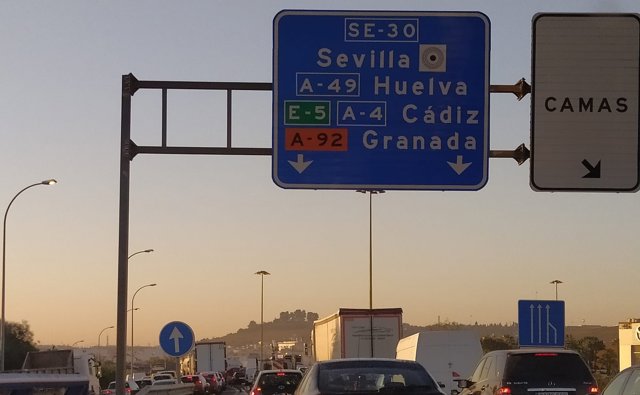 Retenciones en la SE30 por el vuelco de un vehículo