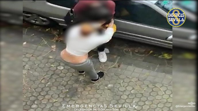 Imágenes remitidas por la Policía Local de uno de los robos perpretados por la mujer, ya en prisión.