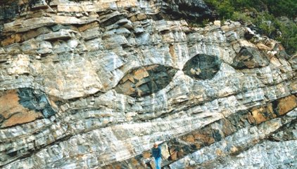 ¿Qué sucede cuando una placa desaparece en el interior del planeta?